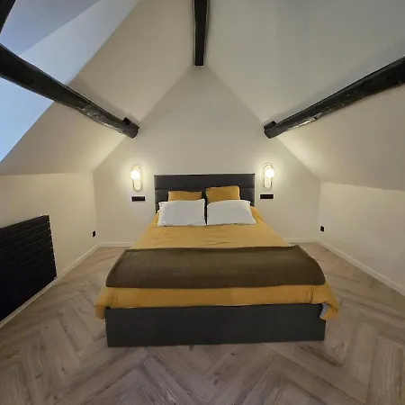 Longere Douce Aux Chants Des Oiseaux