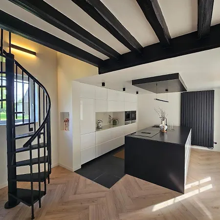 Longere Douce Aux Chants Des Oiseaux *