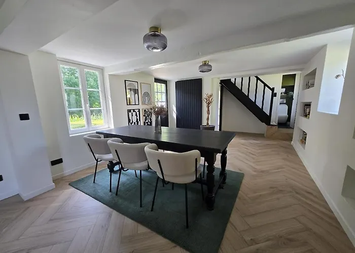 Longere Douce Aux Chants Des Oiseaux *